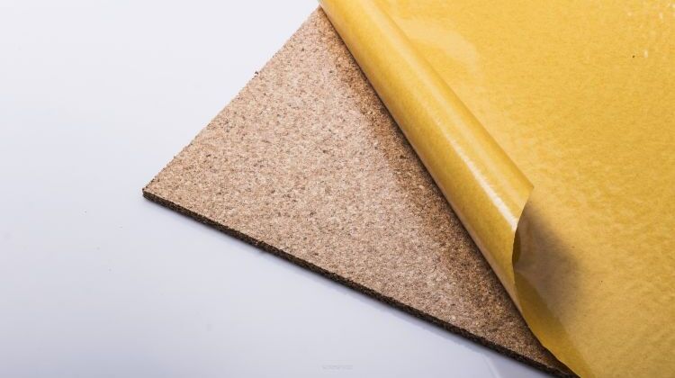Självhäftande anslagstavla korkskiva 2 mm (915x610x2mm) - finkornig