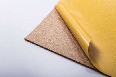 Självhäftande anslagstavla korkskiva 2 mm (915x610x2mm) - finkornig
